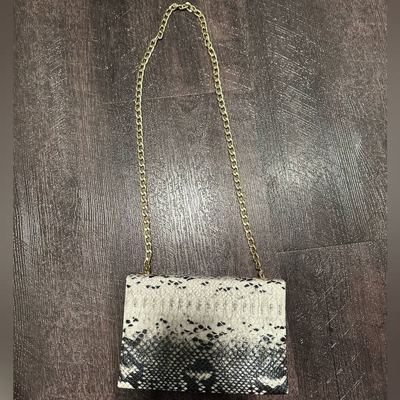 Faux Snake Skin Bag w gold chains - Picture 2 of 4